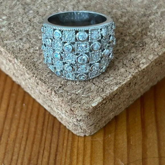 BLING BLING RING!! - Picture 7 of 8